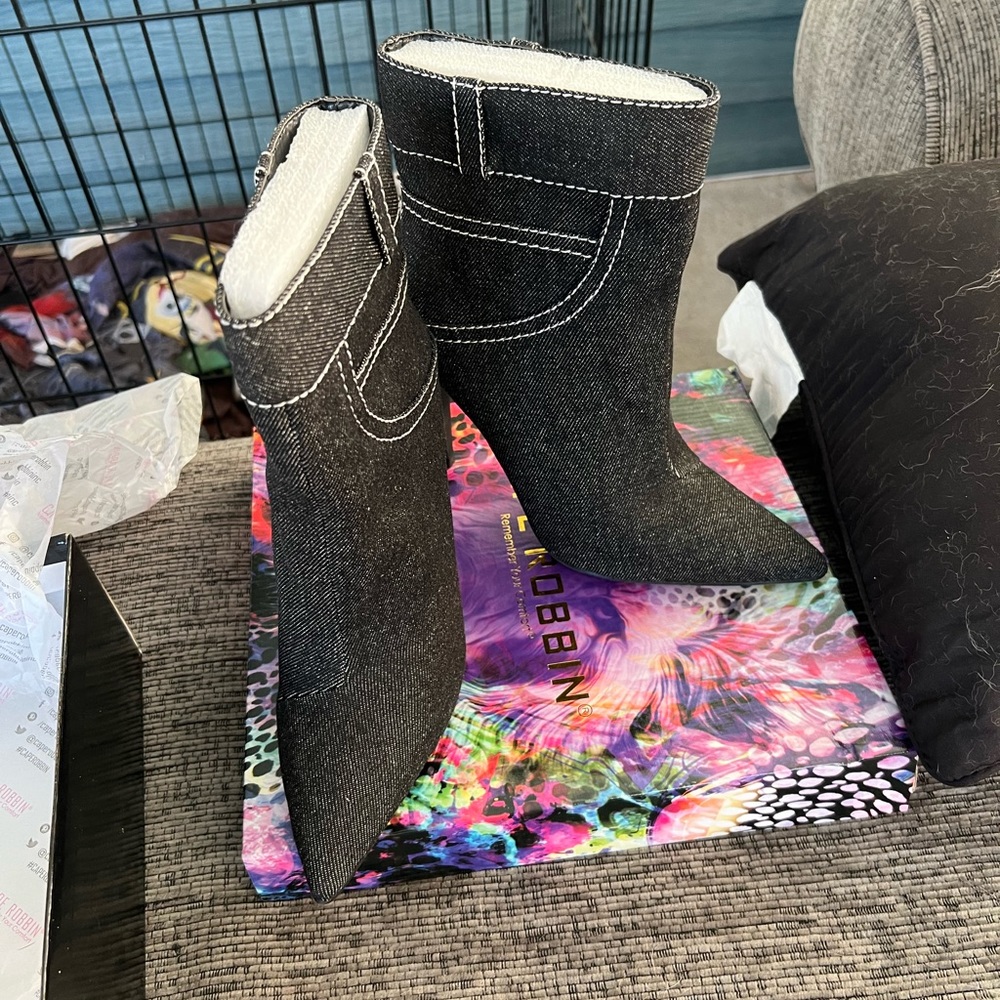 Cape robbin black canva fashion boots
